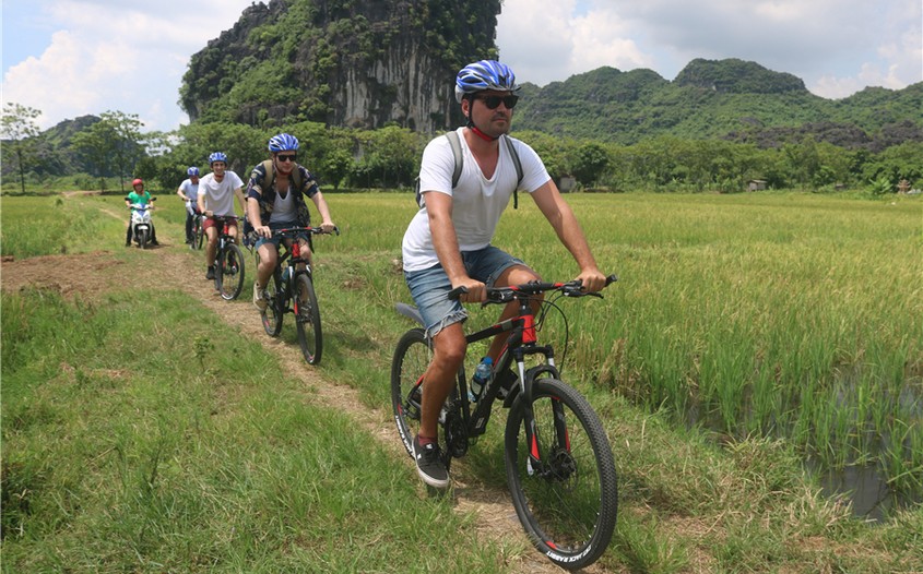 Bicycle Tour Hanoi Mai Chau Pu Luong 4 Days